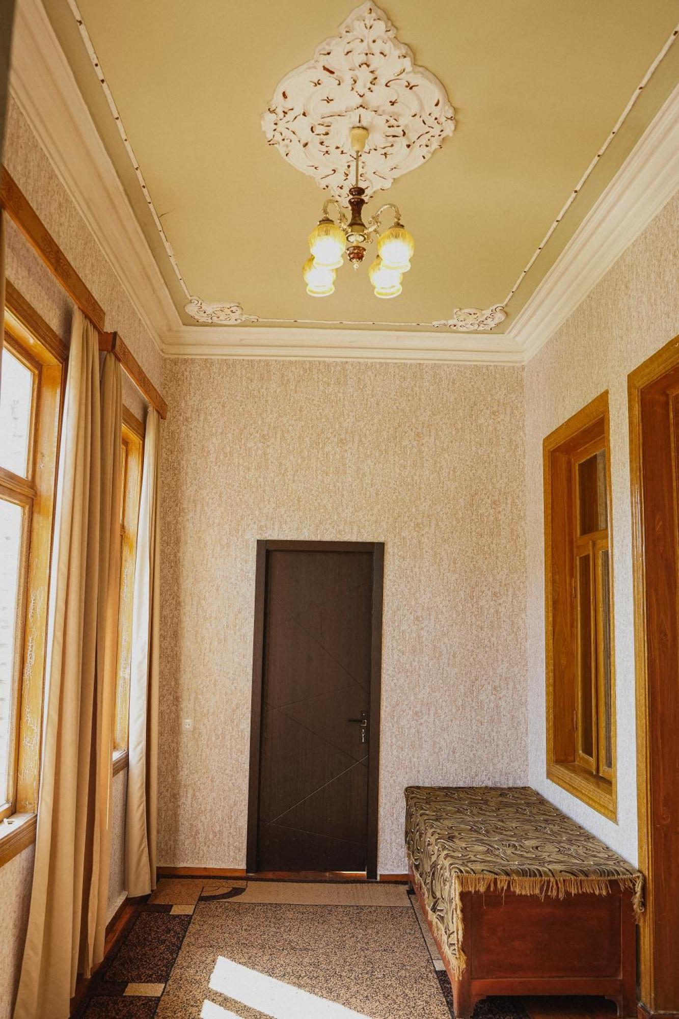 Хостел Old District Кутаиси Экстерьер фото
